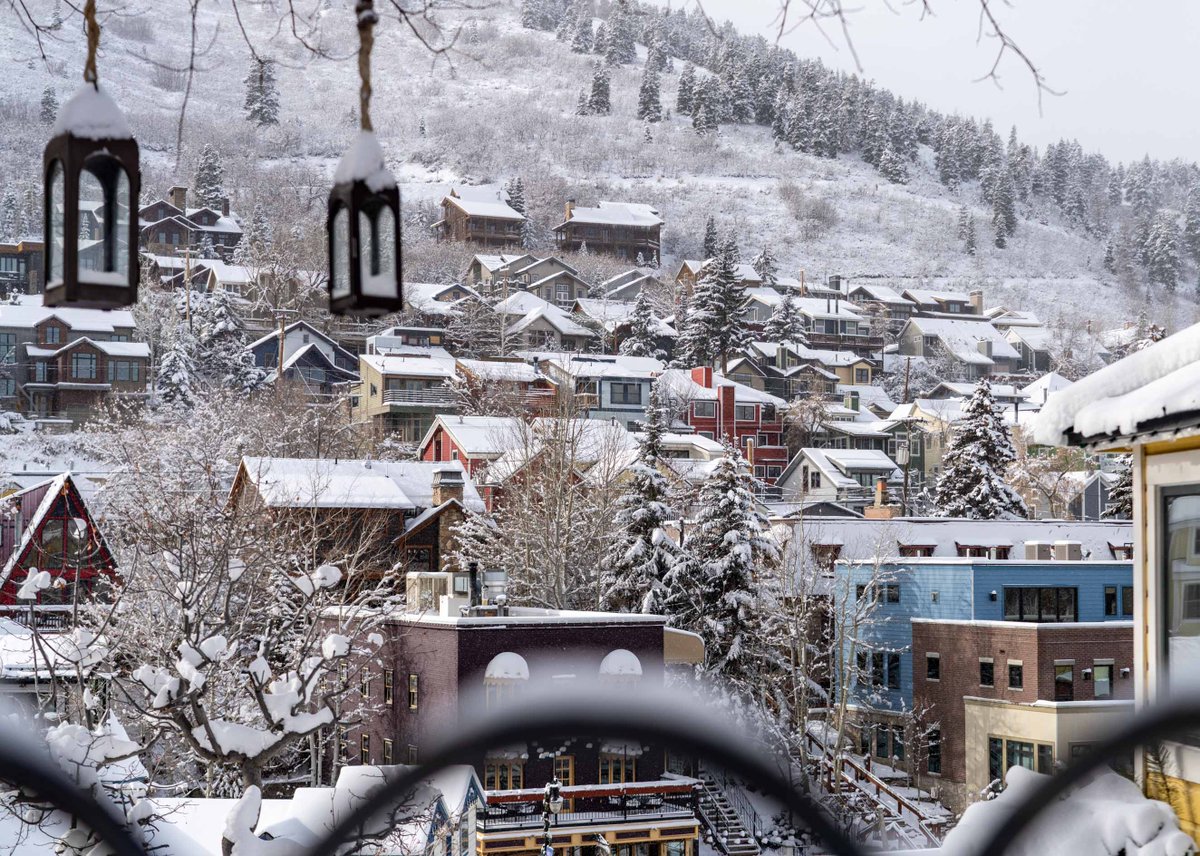 PCski's tweet photo. We love seeing our beautiful town with a fresh coat of snow.❄️❤️ https://t.co/uPUShyu1Gs