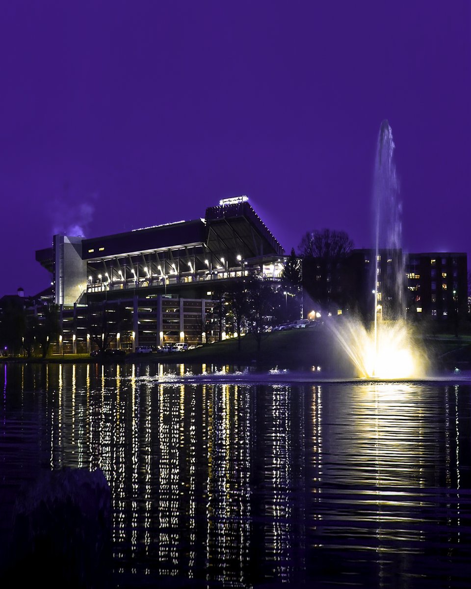 JMU's tweet photo. Are you ready for FRIDAY NIGHT LIGHTS!? ๐๐
@JMUFootball hosts the Montana Griz under the lights of Bridgeforth Stadium tonight at 7pm in a fierce quarterfinal match-up. Be there and be loud, Dukes! #GoDukes
๐บ ESPN2
๐ป https://t.co/9Y2poMcbPI
๐ป https://t.co/ZHahQbeQh0 https://t.co/GrgDcLGwXf