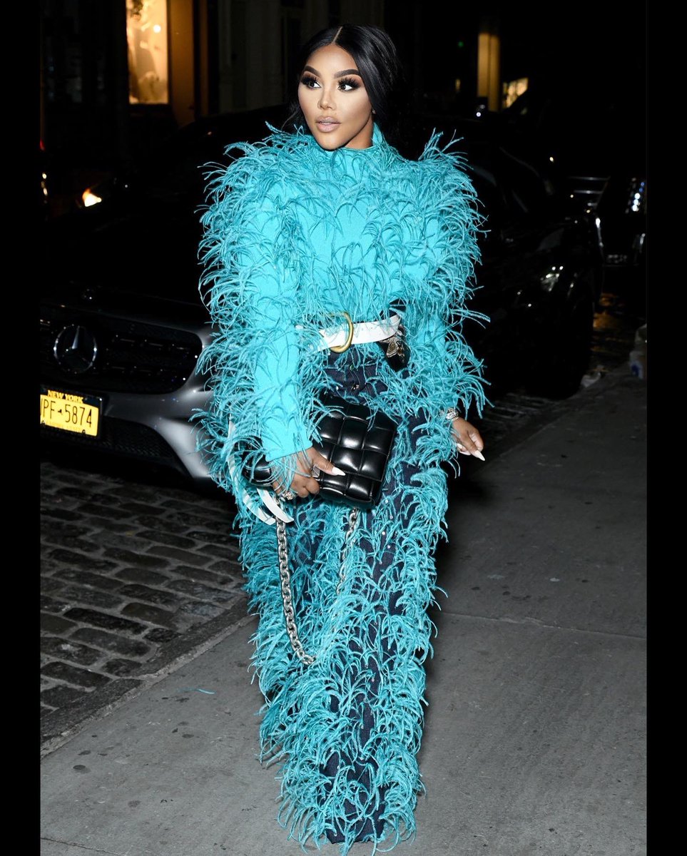 lilkimisqueen__'s tweet photo. She’s called a fashion icon for a reason 🙌🏻😍❤️❤️ https://t.co/8WmoFnNcNC