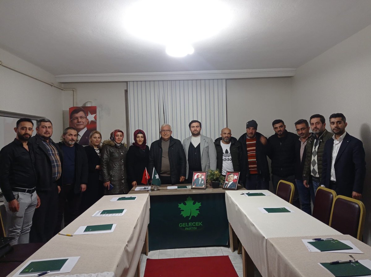 Karaman yeni il başkanımız Mustafa güven bey ve yeni yönetim kurulu üyeleri ile ilk toplantımızı gerçekleştirdik.yeni katılan arkadaşlarımıza rozetlerini taktık