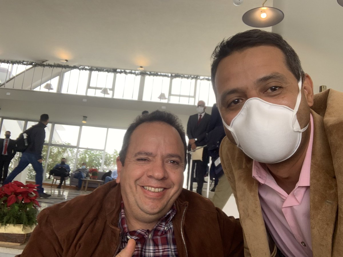 LuisJonasReyes's tweet photo. Estuvimos conversando con el Ministro @R_MarcoTorres sobre la posibilidad de iniciar la perforación de pozos en varias zonas de #Iribarren. Debemos garantizar el trabajo en conjunto en favor de nuestro pueblo @minaguasoficial https://t.co/7S9q5jl4ZT