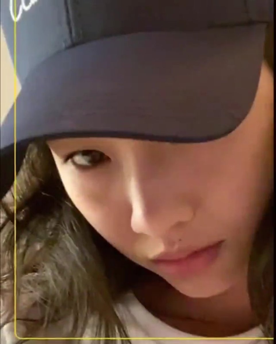 hoyeonsite's tweet photo. so cute https://t.co/QPJYNzSydR