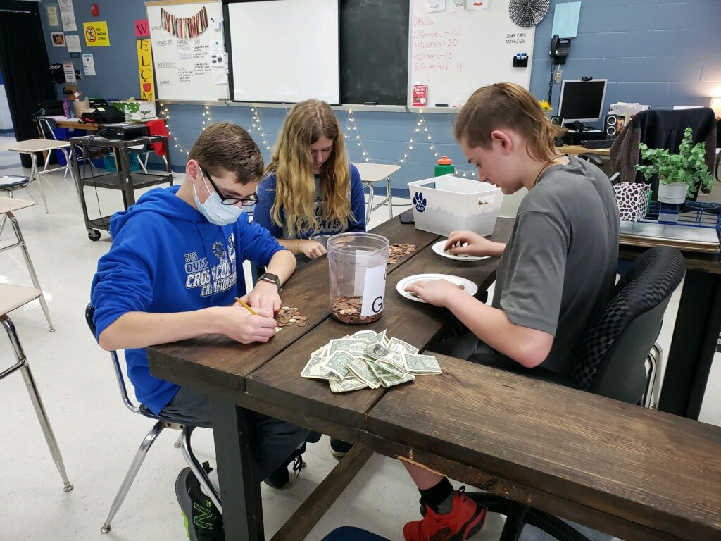 MrsNicholes18's tweet photo. Thank You CMS! I am proud of all of you for your excited participation in our Student Council Penny Wars! Overall we brought in $1188.08 to donate to our local Secret Santa! Congrats to 8th grade for winning the war and earning a movie! #WeAreCambridge @Cambridge_CS @CMSBOBCAT https://t.co/lTzoySUUP5