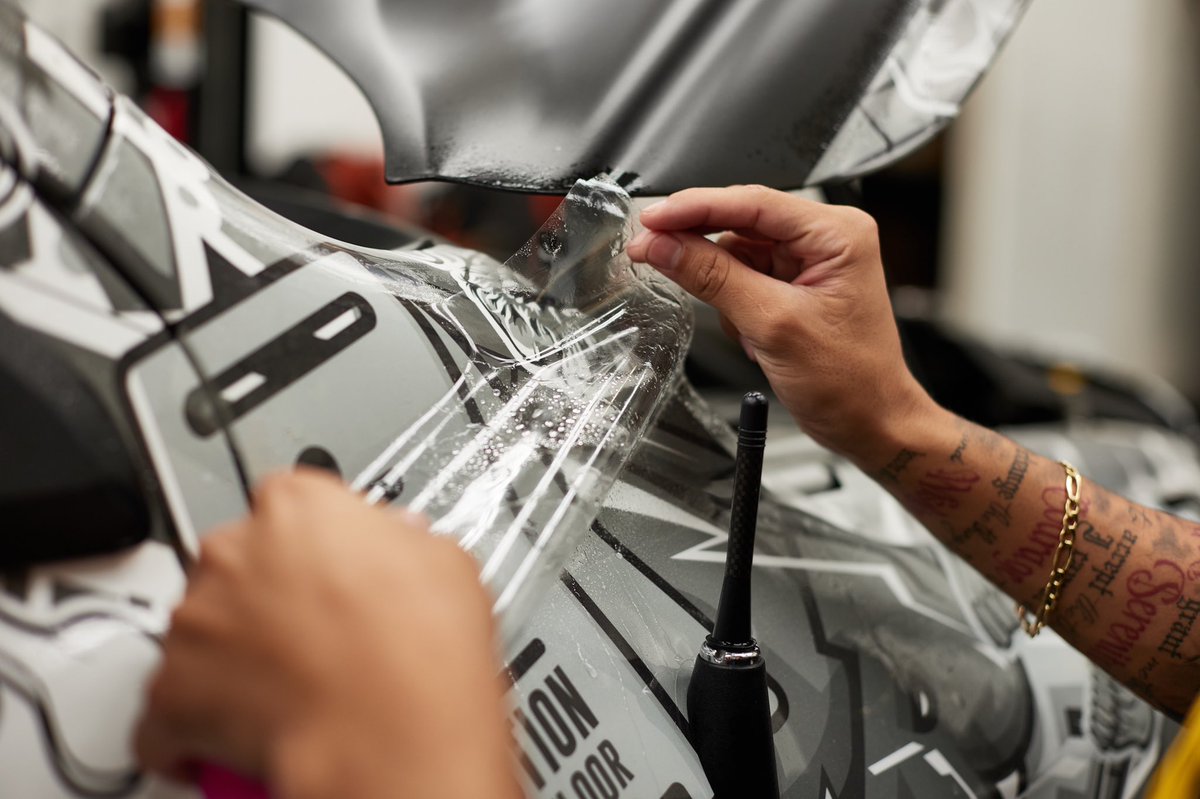 At Magna we do it all! From Vinyl Wraps to Self Healing Paint Protection Film “PPF”, Ceramic Coating and more! Check out these pictures below demonstrating some of our amazing services on this loud truck! Learn more at linktr.ee/AZmagna