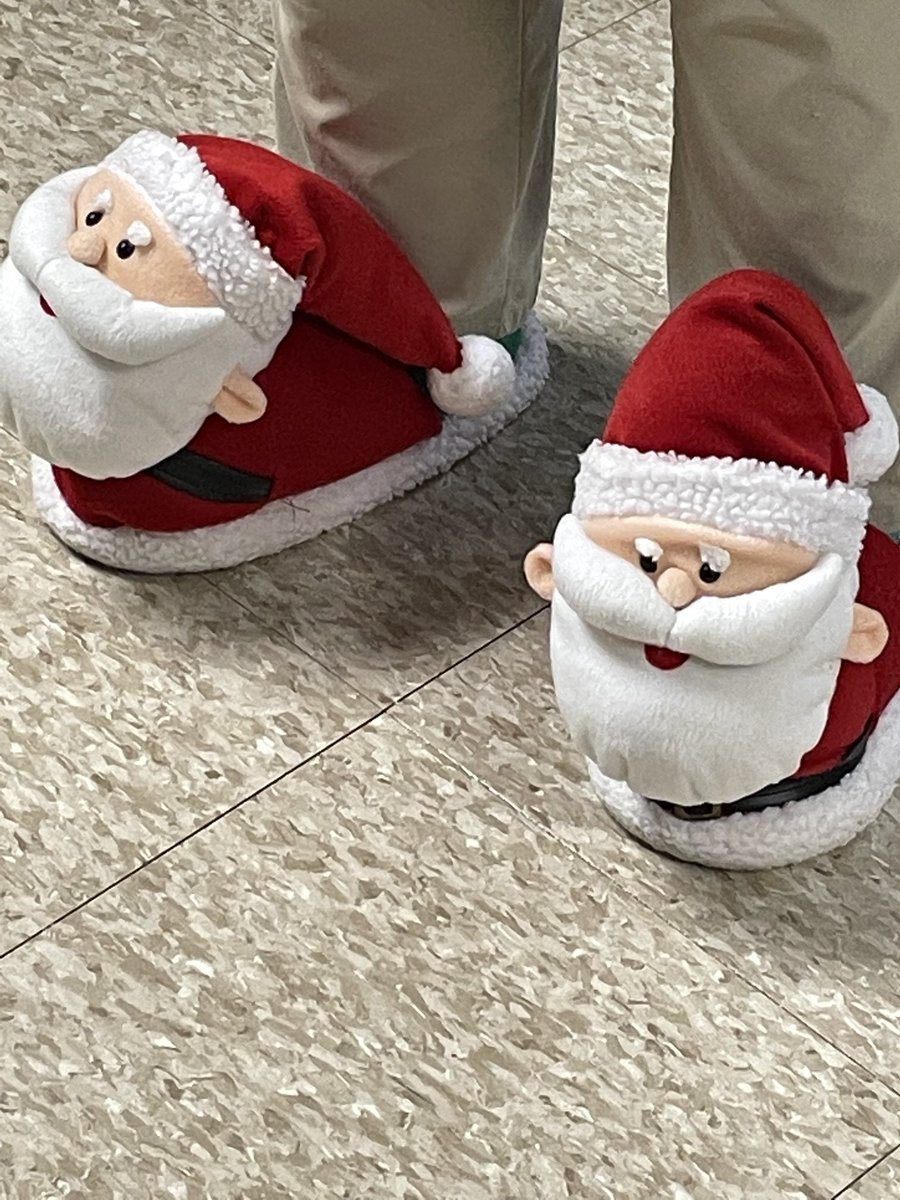 I stopped by <a href="/WhitneyYoungES/">Whitney Young Elementary School</a> today. What a great school and learning environment. These students’ math and English scores are among the most improved in <a href="/JCPSKY/">JCPS</a>. Keep up the great work and the holiday spirit! #WeAreJCPS