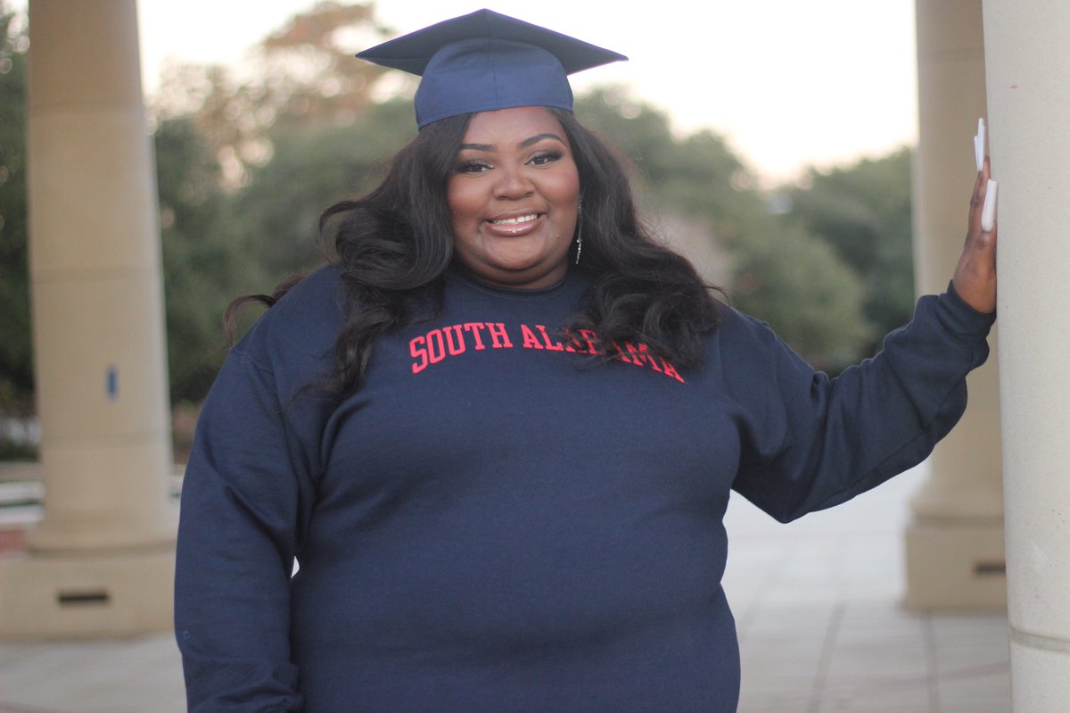 templetheequeen's tweet photo. #HotGirlGraduation https://t.co/PR4STOzVdZ