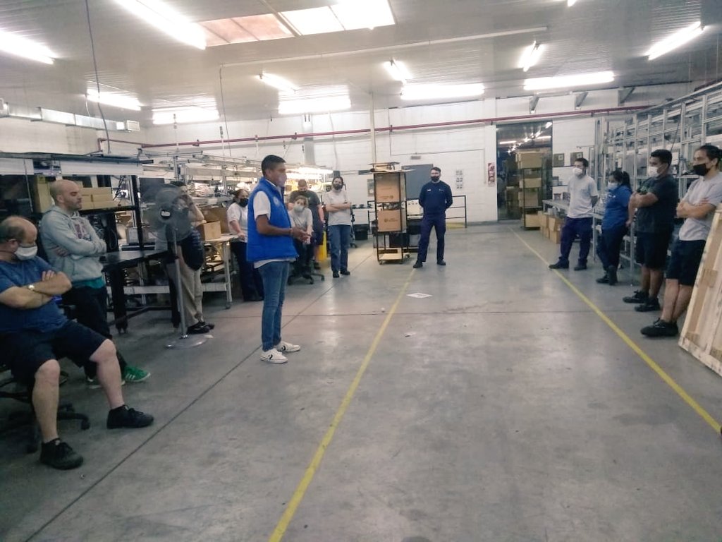 Con el acompañamiento de nuestro Secretario de la @Juventud_SEC el Cro <a href="/Sergio_OrtizOk/">Sergio Ortiz</a> se logró firmar el "Acuerdo de bono extraordinario de fin de año" y Caja Navideña para todos y todas lxs empleadxs de <a href="/aircomputers/">Air Computers</a> y Advantec S.A. 
#SoySEC #SoyAzul 
Gestión <a href="/Cavalieri_SEC/">Armando Cavalieri</a>