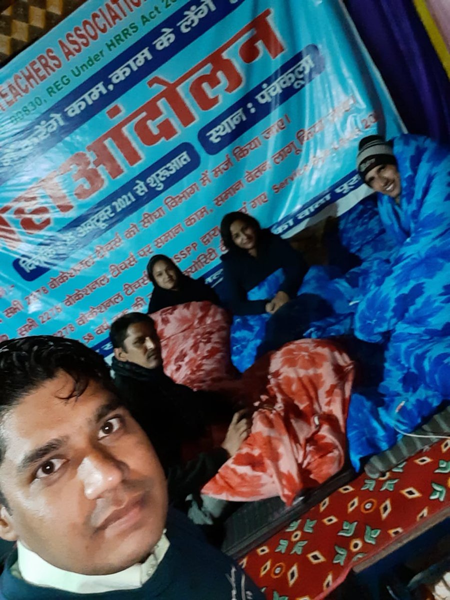 vtanuh's tweet photo. @VTAHaryana @mlkhattar @cmohry @NCWIndia @sharmarekha @PMOIndia @chkanwarpal @BJP4Haryana @BJPMM4HR @BJP4India @BBCWorld @aajtak @ABPNews @AbhaySChautala @INCIndia @anilvijminister महिला वोकेशनल टीचर रात्रि 3:00 बजे तक भी धरना स्थल पर मौजूद यह फोटोग्राफ रात 1:30 बजे दिया गया था @cmohry @mlkhattar @PMOIndia @BJP4Haryana @BJP4India @priyankagandhi @RahulGandhi @INCHaryana @INCIndia @chkanwarpal @rssurjewala @DeependerSHooda @BhupinderSHooda @ANI https://t.co/ISjCRxxItU