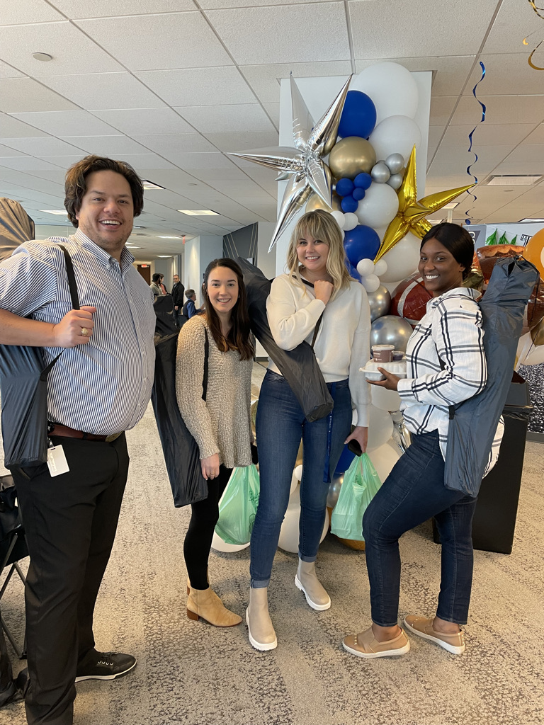 IntegrityMG's tweet image. The Dallas team at Integrity is looking good with our latest Game Time 2021 swag drop — Integrity camp chairs! The 4th Quarter has been incredible so far and it’s team members like you that make it possible. #IntegrityGameTime2021 #IntegrityFamily