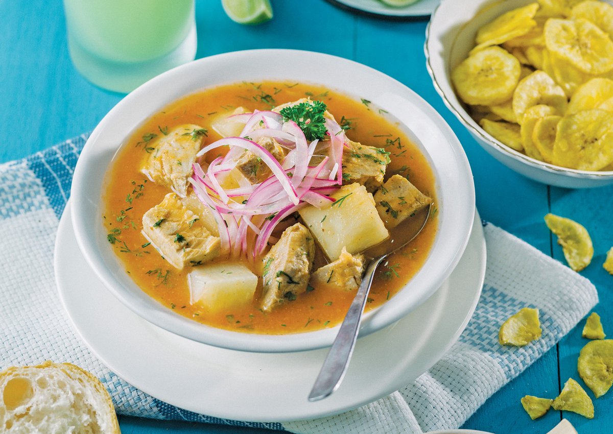 Si visitas #Guayaquil debes degustar del tradicional encebollado, se trata de una sopa típica cuyo verdadero nombre es ‘picante de pescado’, que usualmente se acompaña con arroz, chifles y pan.
#MeQuedoEnEcuador
