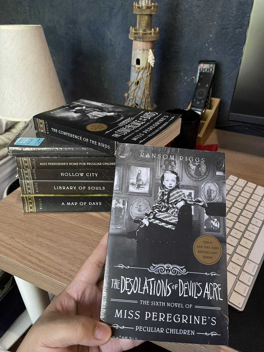 zoel_amp's tweet photo. Look what came on the mail today! 🤩 The sixth and Finale book! 😢#MissPeregrine #Thedesolationofdevilsacre #books @ransomriggs #ransomriggs https://t.co/PSrfENadR7