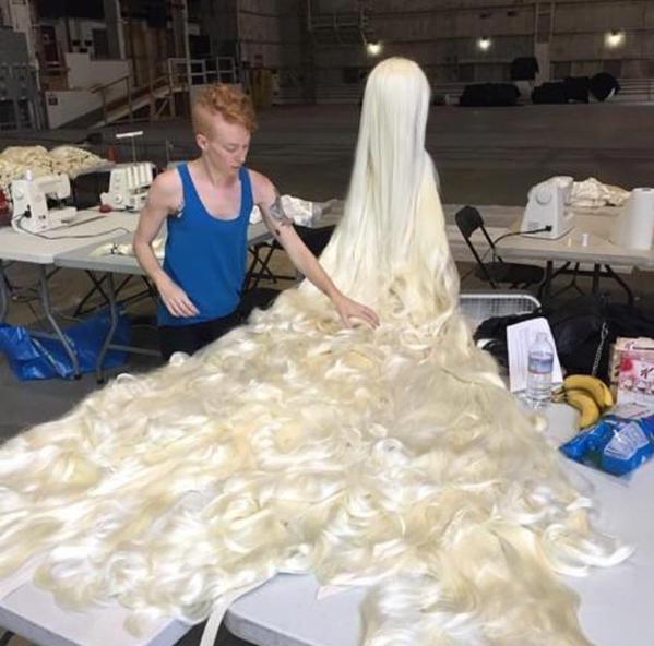 perfectcelebrty's tweet photo. gaga really ran a sweatshop to make her a mile long wig that she only wore in 1 (one) photo before tossing it in her archive https://t.co/XL36D3kvgW