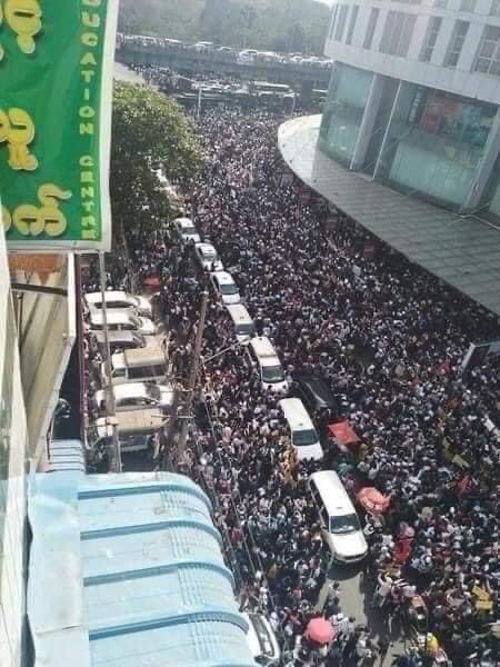 EnicsKyaw's tweet photo. People Power 💪💪💪 #WhatsHappeningInMyanmar #RejectMilitaryCoup https://t.co/Q5GjAszCQK