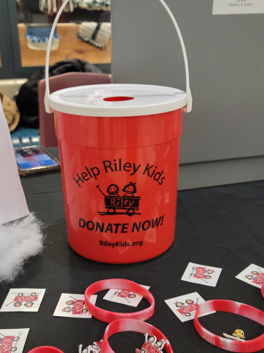 SpartansHHS's tweet photo. Great community event tonight for the “Carols &amp; Cookies” fundraiser for Riley Children’s Hospital. Lots of family friendly holiday fun, and for a good cause. @RileyChildrens @sacsk12tweets https://t.co/ixfacIM7qd