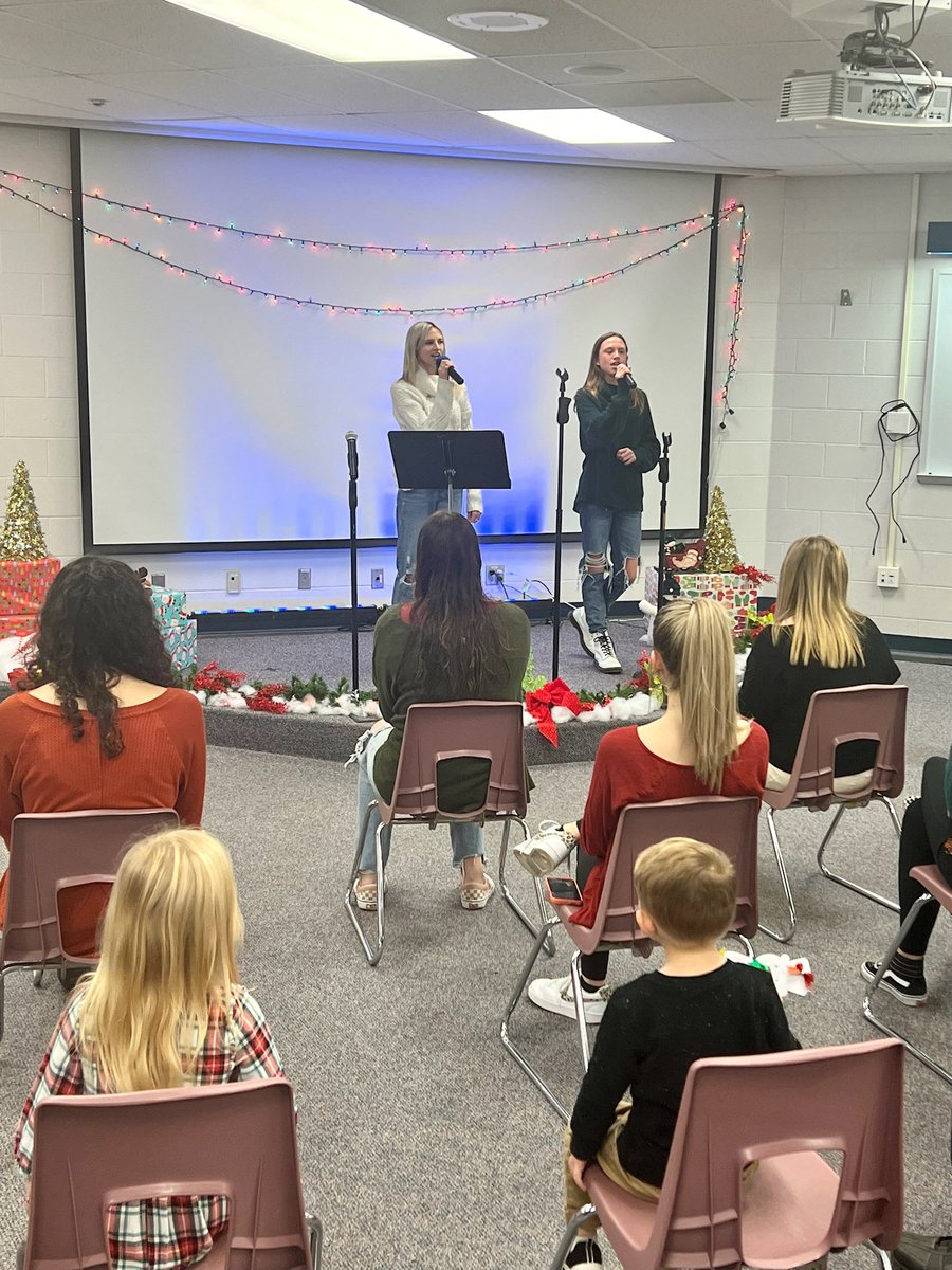 SpartansHHS's tweet photo. Great community event tonight for the “Carols &amp; Cookies” fundraiser for Riley Children’s Hospital. Lots of family friendly holiday fun, and for a good cause. @RileyChildrens @sacsk12tweets https://t.co/ixfacIM7qd