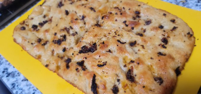 Made Focaccia tonight with some stew. #baking #bread https://t.co/90ipr1u31s<a href="/tag/baking"class="tags">#baking</a><a href="/tag/bread"class="tags"><span>#bread</span></a>