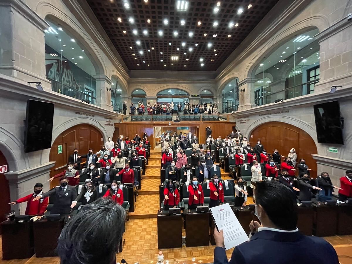 AbrahamSarone's tweet photo. Hoy se llevó acabo el Parlamento Abierto Juvenil 2021, con la entusiasta participación de las y los adolescentes de distintos municipios del Estado de México. https://t.co/M7Ap6GVMRr
