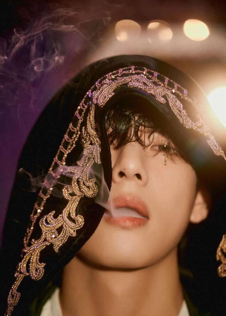 jeongseogsaim's tweet photo. V in wenverce 🥺
#KimTaehyung  #BTS_twt https://t.co/Zka2HwqYrH