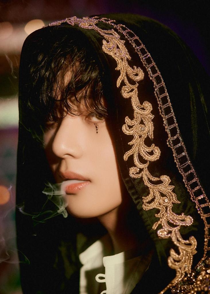jeongseogsaim's tweet photo. V in wenverce 🥺
#KimTaehyung  #BTS_twt https://t.co/Zka2HwqYrH