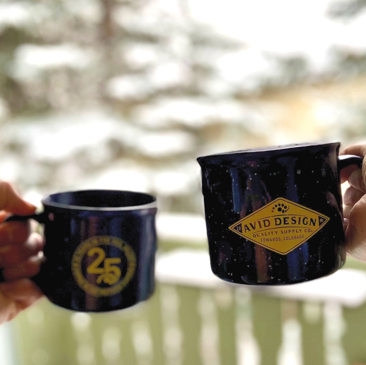 Avid_DESIGN's tweet photo. CHEERS! To finally get some fresh pow-pow!🙌 ❄️  
📸 : @mattleach187 @sidewalkrain https://t.co/gK7jQCGXxy