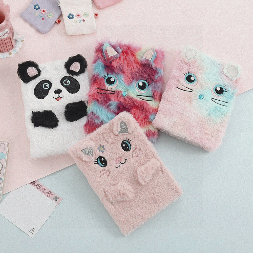 ¡Feliz cumpleaños, mi pequeña! Siempre decías que querías agendas de felpa así que compré todas que vi. Espero les des un buen uso y tengas un hermoso día. Tu padre te quiero muchísimo. <a href="/chaosprincss/">Saige Parker.</a>