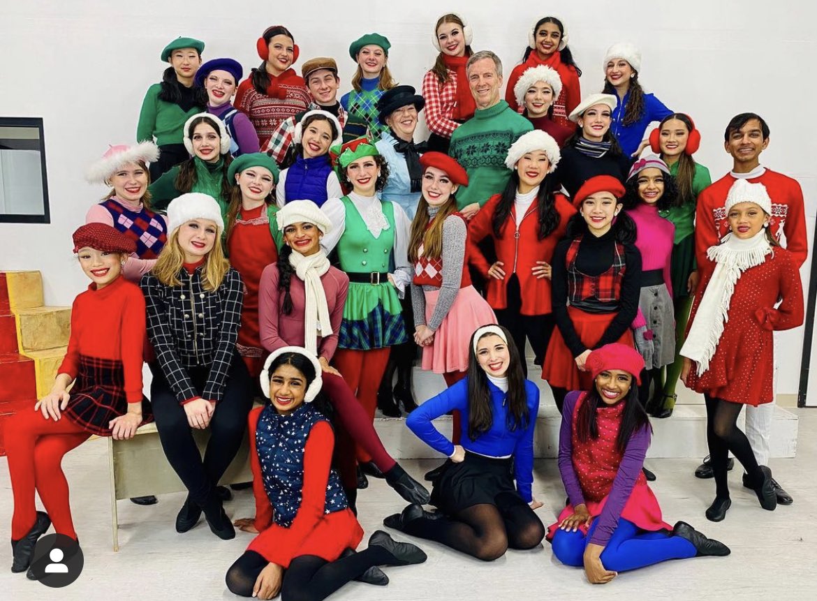 encoretap's tweet photo. We open tomorrow @ernstcenter!  So excited to be back on stage.  #ETAP 🎄💕🎁🎅🏼🎄 https://t.co/lLnHKKD1KG