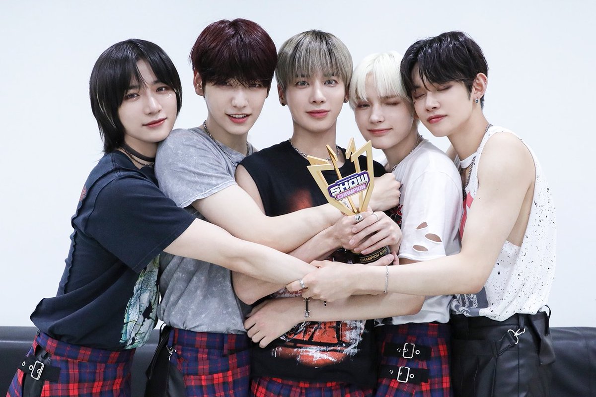 baguette_puppy's tweet photo. 울 짱바투는 무대를 좍좍 찢어
#MAMAVOTE #txt https://t.co/OSR9CIFOys