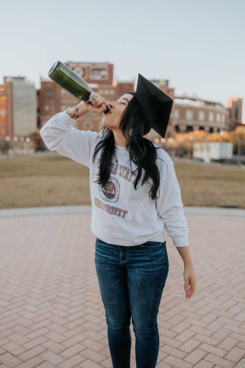 Felixx_Feliciss's tweet image. Did the damn thing 🎓🍾 #fsu2021