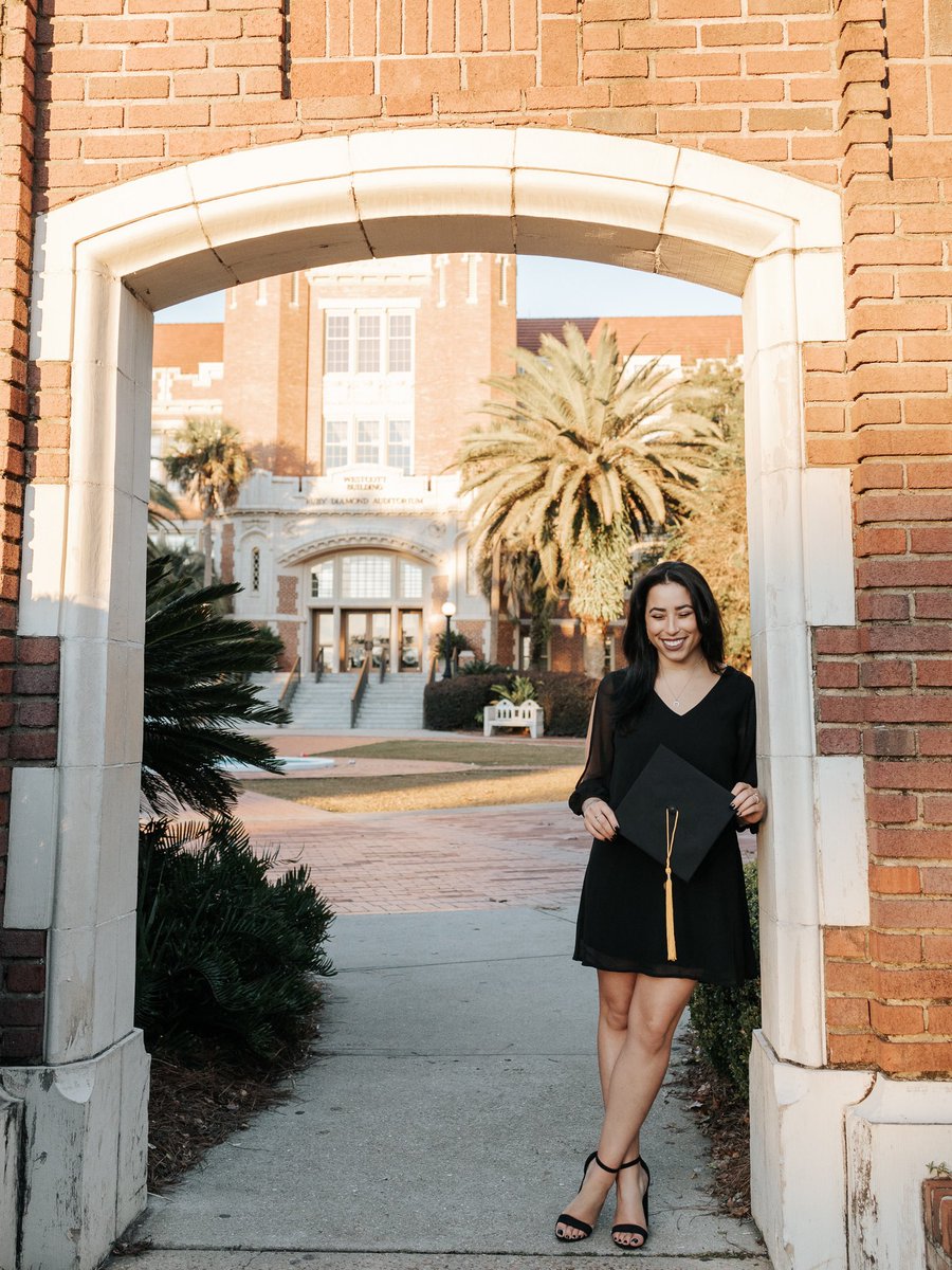 Felixx_Feliciss's tweet image. Did the damn thing 🎓🍾 #fsu2021