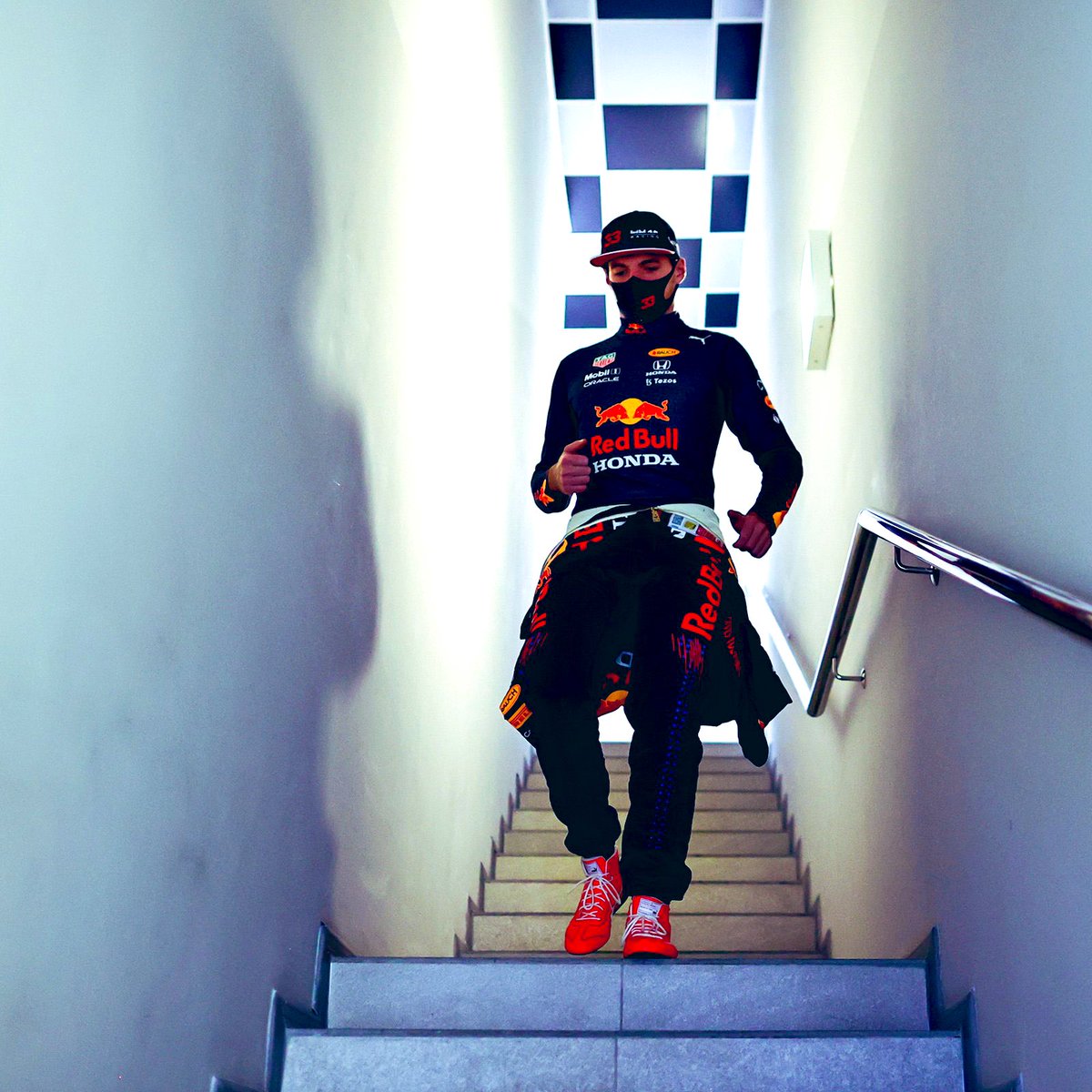 Marouschka21's tweet photo. @Max33Verstappen @redbullracing wat is het toch ongelooflijk spannend maar wat wordt het je gegund, jij verdient dit je ben een top rijder en laat je niet gek maken! Heel veel succes dit weekend💪🏽🦁 #AbuDhabiGP https://t.co/IDwAlB52fv