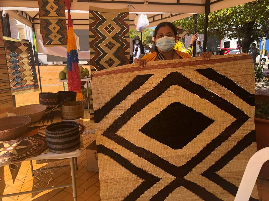 Alchimichagua's tweet photo. #MercadoCampesino | Los productores y emprendedores están listos para atenderlos.

Estamos impulsando la reactivación de nuestra economía. 

¡Apoyemos lo nuestro!

#AlcaldiaDeChimichagua #Productores #Economía #ChimichaguaProductiva https://t.co/RVEgi2P77V