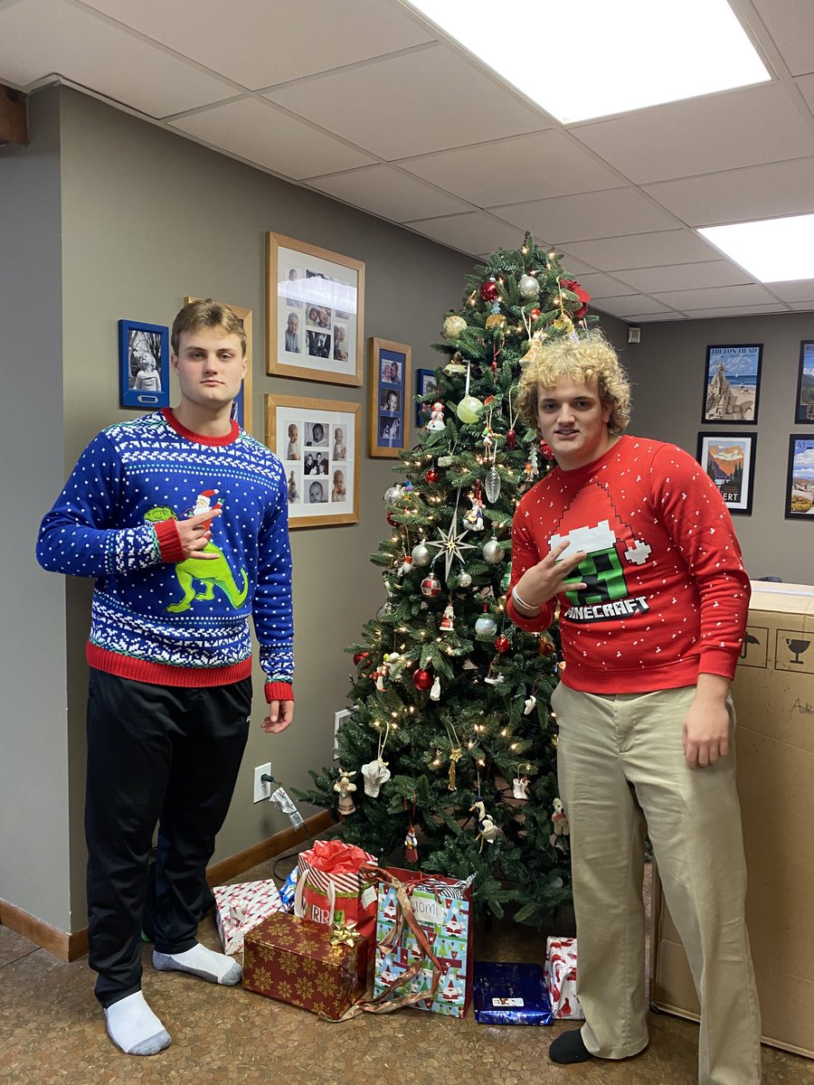 Happy Holidays from the Preister Campaign🎁😩