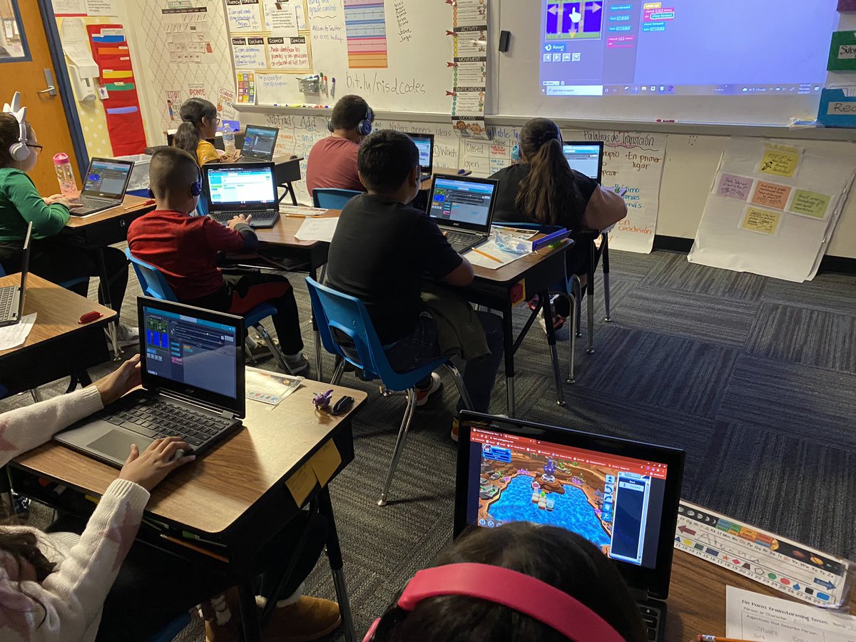 Angieeem33's tweet photo. @RochellRangers #risdcodes #hourofcode   Thank u Ms Jester! My kids had a blast! https://t.co/fJ0TRufUR0