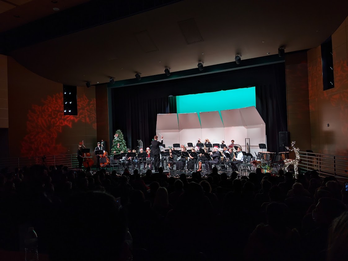 CastaicUSD's tweet photo. #CUSDProud... Last night the Castaic Middle School Band and Choir joined Castaic High School to perform the Annual Winter Concert with songs of the holiday season! #WeAreCUSD https://t.co/OrTzI0UZPB