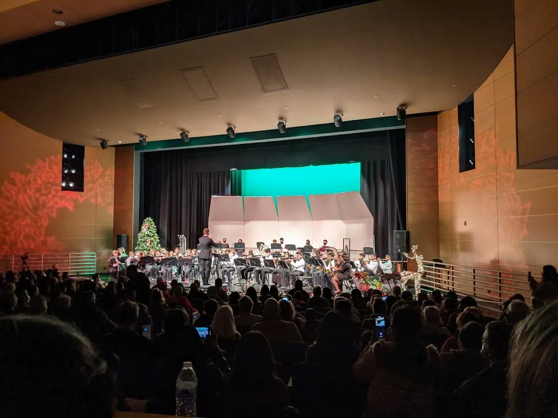 CastaicUSD's tweet photo. #CUSDProud... Last night the Castaic Middle School Band and Choir joined Castaic High School to perform the Annual Winter Concert with songs of the holiday season! #WeAreCUSD https://t.co/OrTzI0UZPB