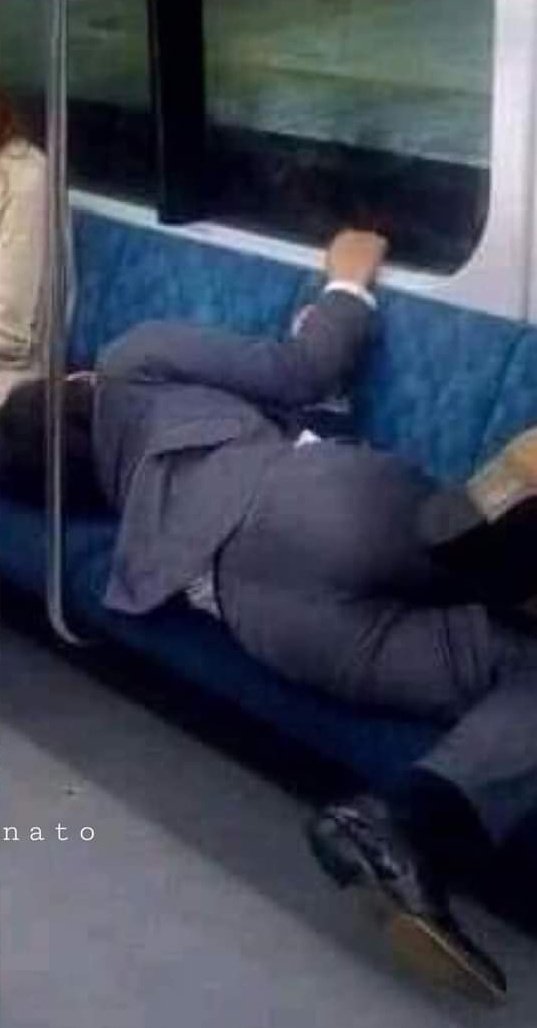 TinkjamNato's tweet photo. Ah sige bondelle HAHAHAHA shuta.

Jeep yung isa tapos MRT naman yung isa 🤧😂 https://t.co/TIbpEh19WN