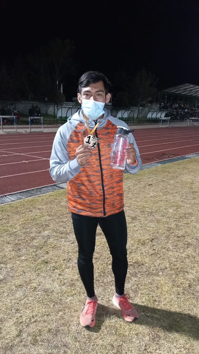 AnahuacOaxaca's tweet photo. #Entérate Nuestro león en atletismo Rogery Aryton ganó  el Campeonato Invernal de Atletismo de velocidad y medio fondo en la categoría libre 100 metros planos, organizado por el Patronato Deportivo Único de Ligas Municipales de #Chiapas. 
¡Muchas felicidades! 🦁 https://t.co/3e3LWog3p6