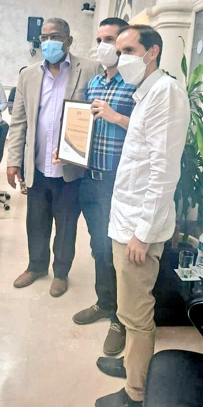 El Tribunal Supremo Popular <a href="/TSupremoCU/">TSupremoCU</a> entregó un reconocimiento a los Especialistas Principales del Centro CEGEL que desarrollaron el Proyecto XEJEL - Expediente Judicial Electrónico. #CubaInformatiza <a href="/CubaMES/">MES</a> <a href="/RubenRemigioCU/">Rubén  Remigio Ferro</a> <a href="/raydelmp/">Raydel Montesino Perurena</a> <a href="/YanioHdez/">Yanio Hernández </a> <a href="/PresidenciaCuba/">Presidencia Cuba 🇨🇺</a> @CubaMinjus