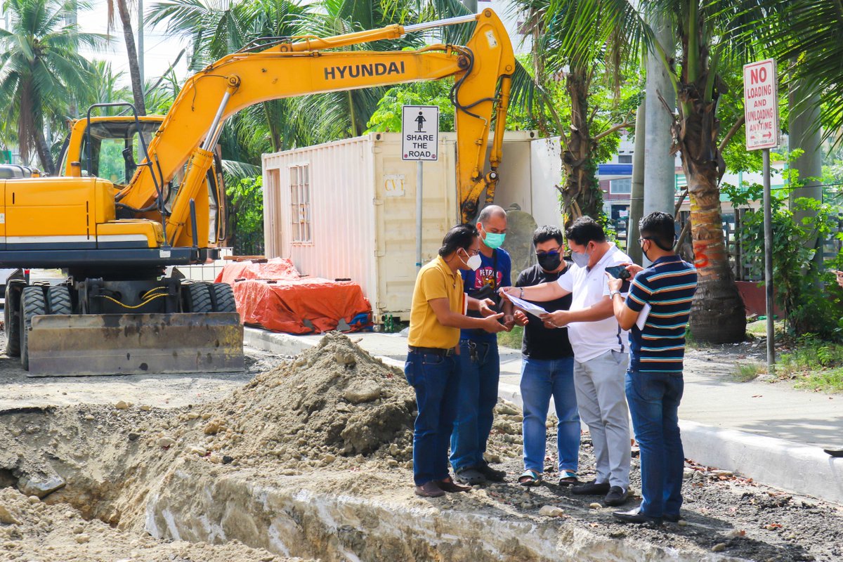 DPWHph's tweet photo. DPWH INSPECTS ONGOING CLEAN AND GREEN PROJECT IN NCR | https://t.co/rwiqAGzRIL

#DWPH #AYUDAprogram #BuildBuildBuild https://t.co/cJhwAFvP4o