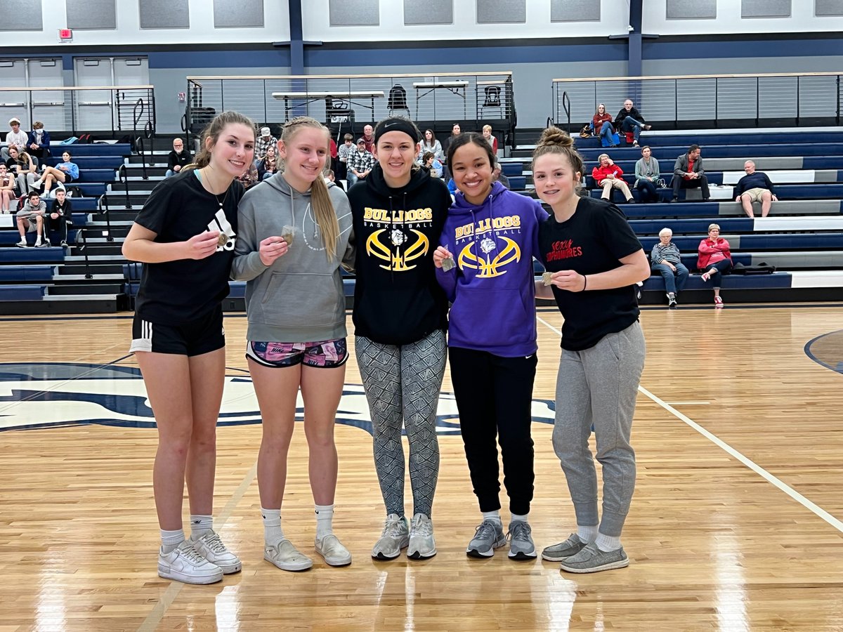 ChuckChaneyBCTG's tweet photo. Your 2021 @RHSBroncosAD girls all-tournament team

(L-R) Kaleigh O'Brien, Bri Hochstetler, Rebecca Hajdukovich, Mariah Barkus, Logan Stucky #kspreps https://t.co/ISqVwHHxwz