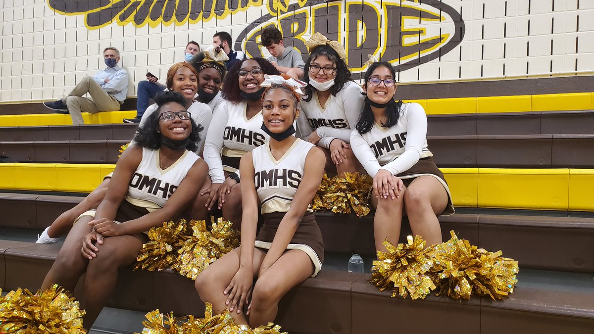 omhsdance's tweet photo. 1st basketball game in almost 2 years! Varsity slayed their 1st game. #OMcheer @barton_omhs @AbbeyECampbell @OMHS_Eagles @OMHS_Athletics https://t.co/Fcr3TzdLuA