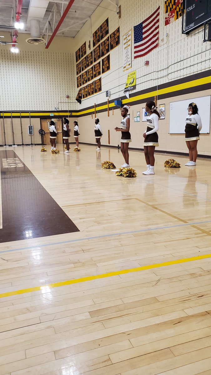omhsdance's tweet photo. 1st basketball game in almost 2 years! Varsity slayed their 1st game. #OMcheer @barton_omhs @AbbeyECampbell @OMHS_Eagles @OMHS_Athletics https://t.co/Fcr3TzdLuA