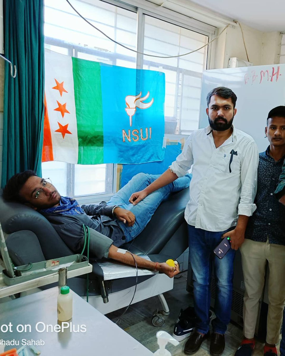 KekriOfficial's tweet photo. NSUI के प्रदेशाध्यक्ष बड़े भाई अभिषेक चौधरी जी का जन्मदिवस आज अजमेर NSUI ने सेवा दिवस के रूप में मनाया जन्मदिवस ब्लड डोनाशन कैम्प, गायों को चारा और गरीबों को फल किये वितरित,साथ ही सर्दी को देखते हुए खानाबदोशों को बांटे कंबल। @withabhinsui @NSUIRajasthan @AbdulFarhanNSUI https://t.co/qQsqHCwadQ