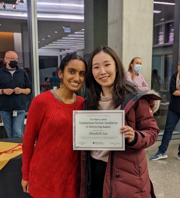 Liza Lee (@lizamoonlee) on Twitter photo So happy to receive the Maria Lastra Excellence in Mentoring Award from <a href="/UChicagoPME/">UChicago Pritzker School of Molecular Engineering</a> in honor of <a href="/JuandePablo6/">Juan de Pablo</a>'s mother Maria Lastra. Huge thanks to Sarah Chen and Ananya Chakravarti for being wonderful mentees and scientists, and my own mentors Giulia Galli and Juan de Pablo. So happy to receive the Maria Lastra Excellence in Mentoring Award from <a href="/UChicagoPME/">UChicago Pritzker School of Molecular Engineering</a> in honor of <a href="/JuandePablo6/">Juan de Pablo</a>'s mother Maria Lastra. Huge thanks to Sarah Chen and Ananya Chakravarti for being wonderful mentees and scientists, and my own mentors Giulia Galli and Juan de Pablo.