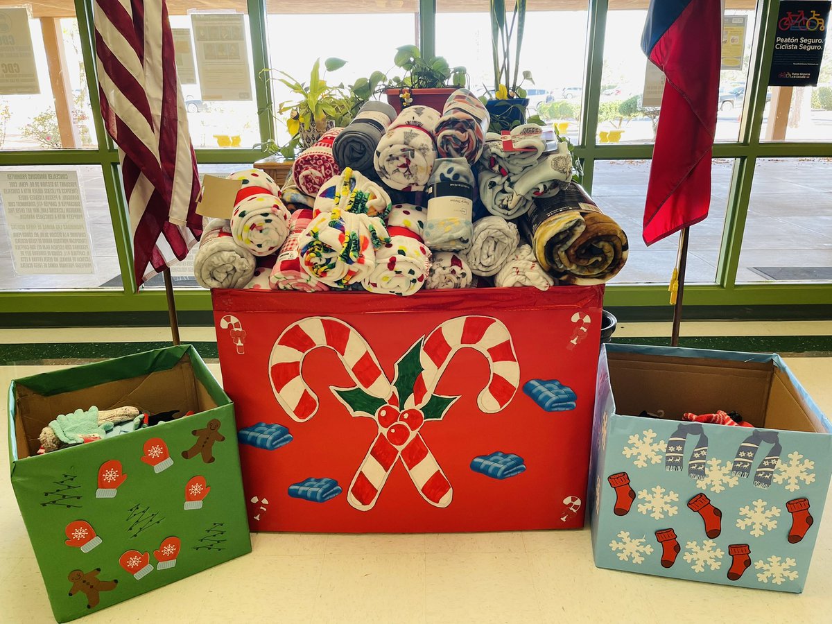 AGuerrero_HHES's tweet photo. Today we wrapped up our Winter Drive! ❄️ We’re blessed to count with such supportive parents and community in our Hive! 🐝 Thank you all for making this season of giving extra special! 🎄♥️ #OnlyAtTheHive #ConquerFromWithin #SeasonOfGiving #WinterDrive2021 https://t.co/7Qu445NIbH