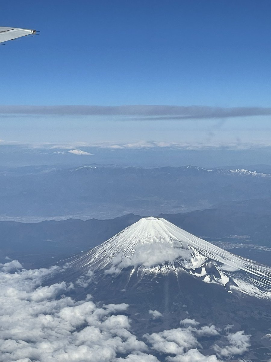 queoto's tweet image. 富士山🗻
綺麗な雪化粧😊
#ANA ✈️