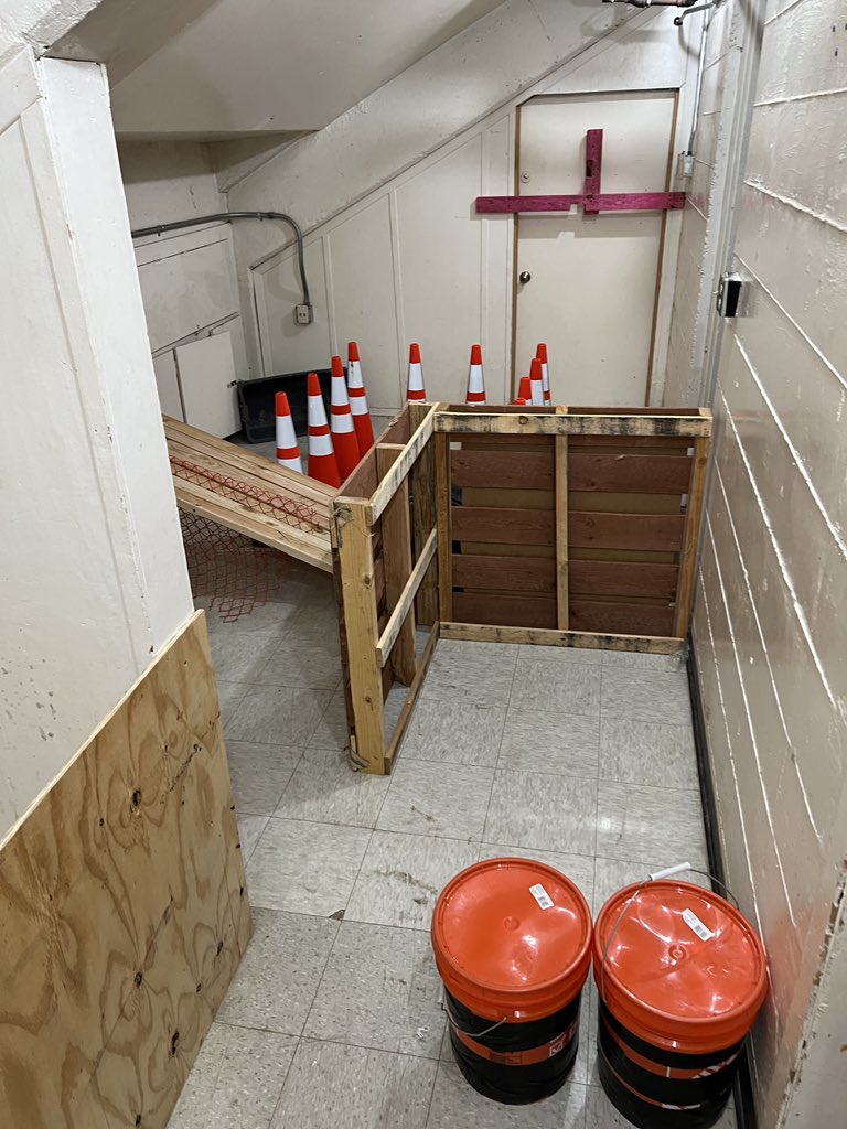 YsletaFire's tweet image. Looks easy with the lights on, but once the lights go out or the no-vis goggles go on, that’s when it gets real.  #FireTechRules and #wegotafogmachinetoo @YsletaHS @yhscte @Ysleta_CERT