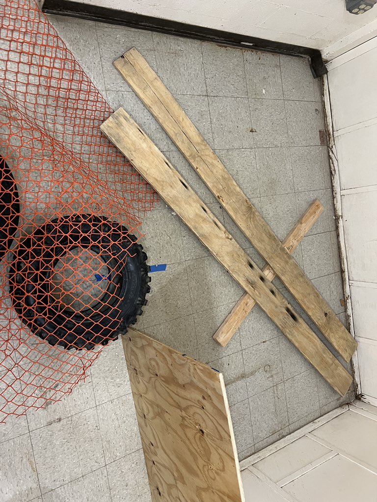 YsletaFire's tweet image. Looks easy with the lights on, but once the lights go out or the no-vis goggles go on, that’s when it gets real.  #FireTechRules and #wegotafogmachinetoo @YsletaHS @yhscte @Ysleta_CERT