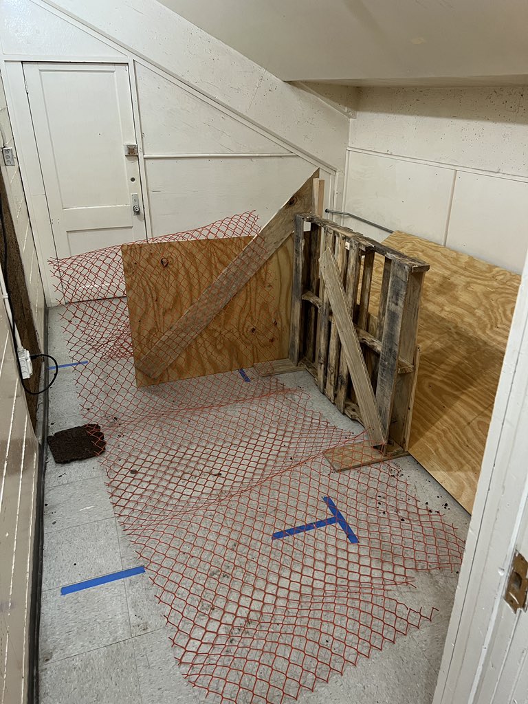 YsletaFire's tweet image. Looks easy with the lights on, but once the lights go out or the no-vis goggles go on, that’s when it gets real.  #FireTechRules and #wegotafogmachinetoo @YsletaHS @yhscte @Ysleta_CERT