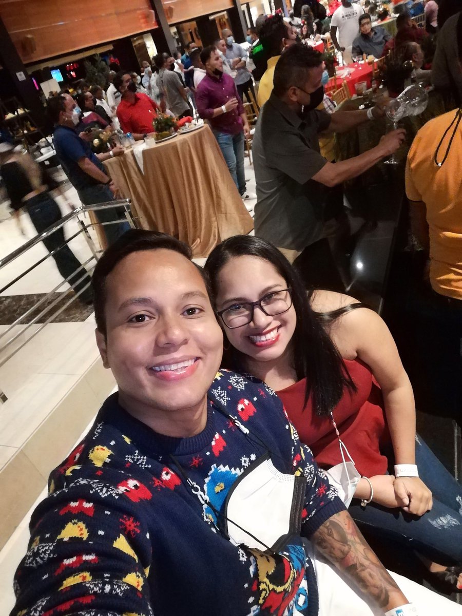 tavoj2828's tweet photo. Con mi querida Sugey en la #Medcomparty "Reencuentro navideño" 🎅🏼 Casi 2 años sin vernos 🤗 @TReporta @Telemetro https://t.co/HISz6N0Q8V